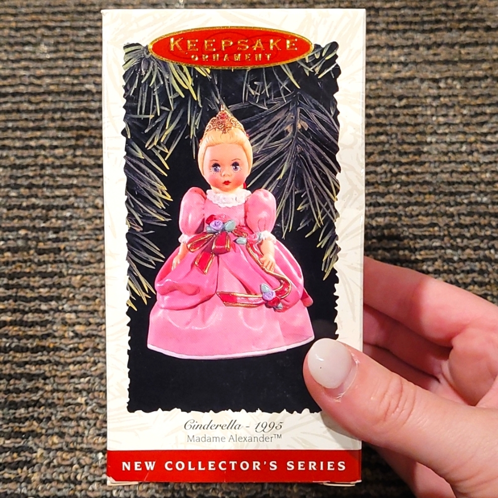 Cinderella Ornament- 1995 - Picture 1 of 6